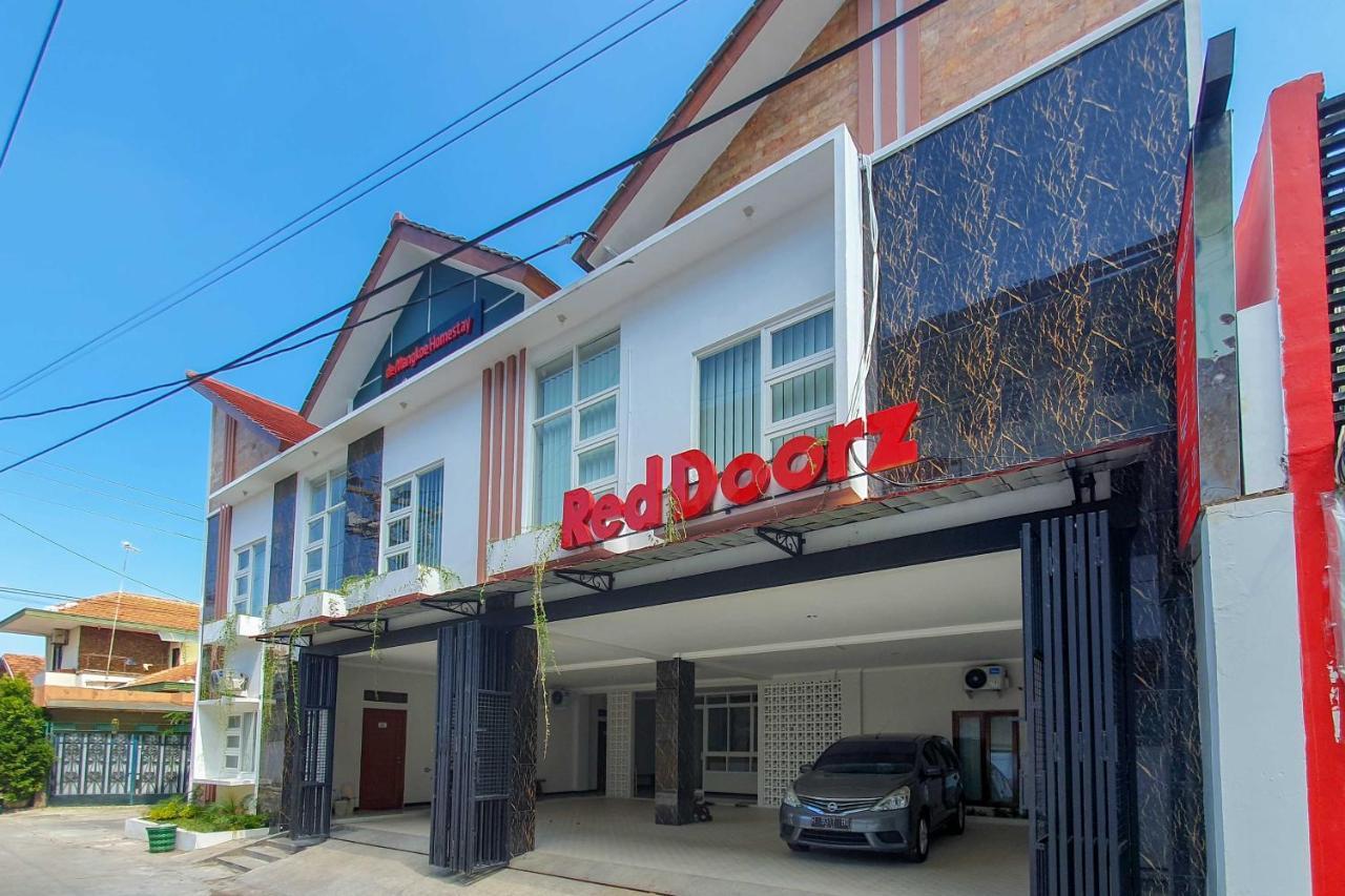 Reddoorz Syariah Near Solo Paragon Mall 2 Bonorejo Dış mekan fotoğraf