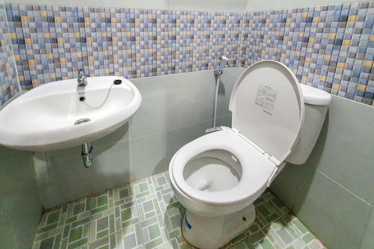 Reddoorz Syariah Near Solo Paragon Mall 2 Bonorejo Dış mekan fotoğraf
