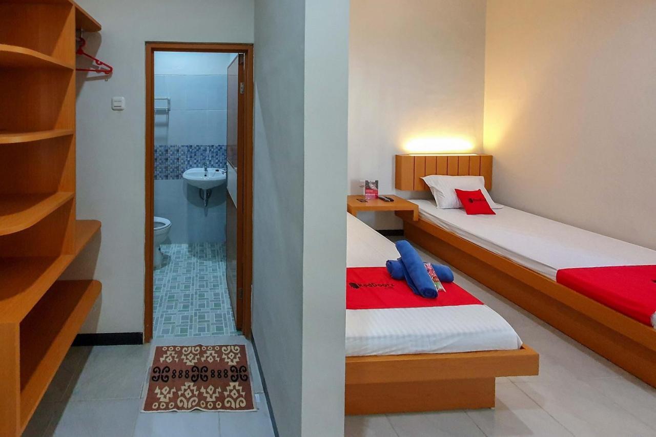 Reddoorz Syariah Near Solo Paragon Mall 2 Bonorejo Dış mekan fotoğraf