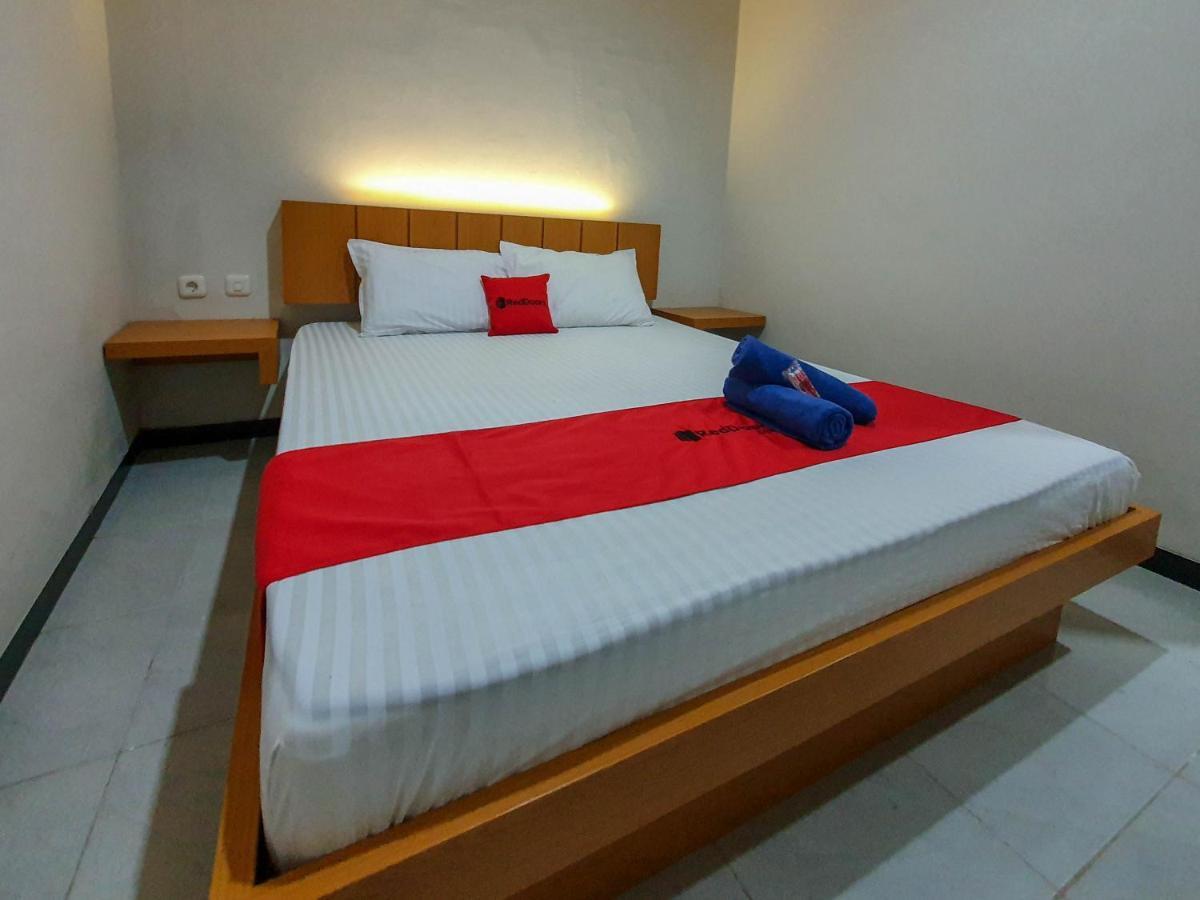 Reddoorz Syariah Near Solo Paragon Mall 2 Bonorejo Dış mekan fotoğraf