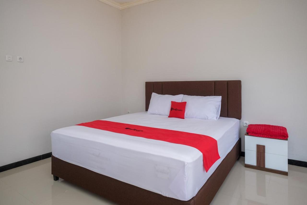 Reddoorz Syariah Near Solo Paragon Mall 2 Bonorejo Dış mekan fotoğraf