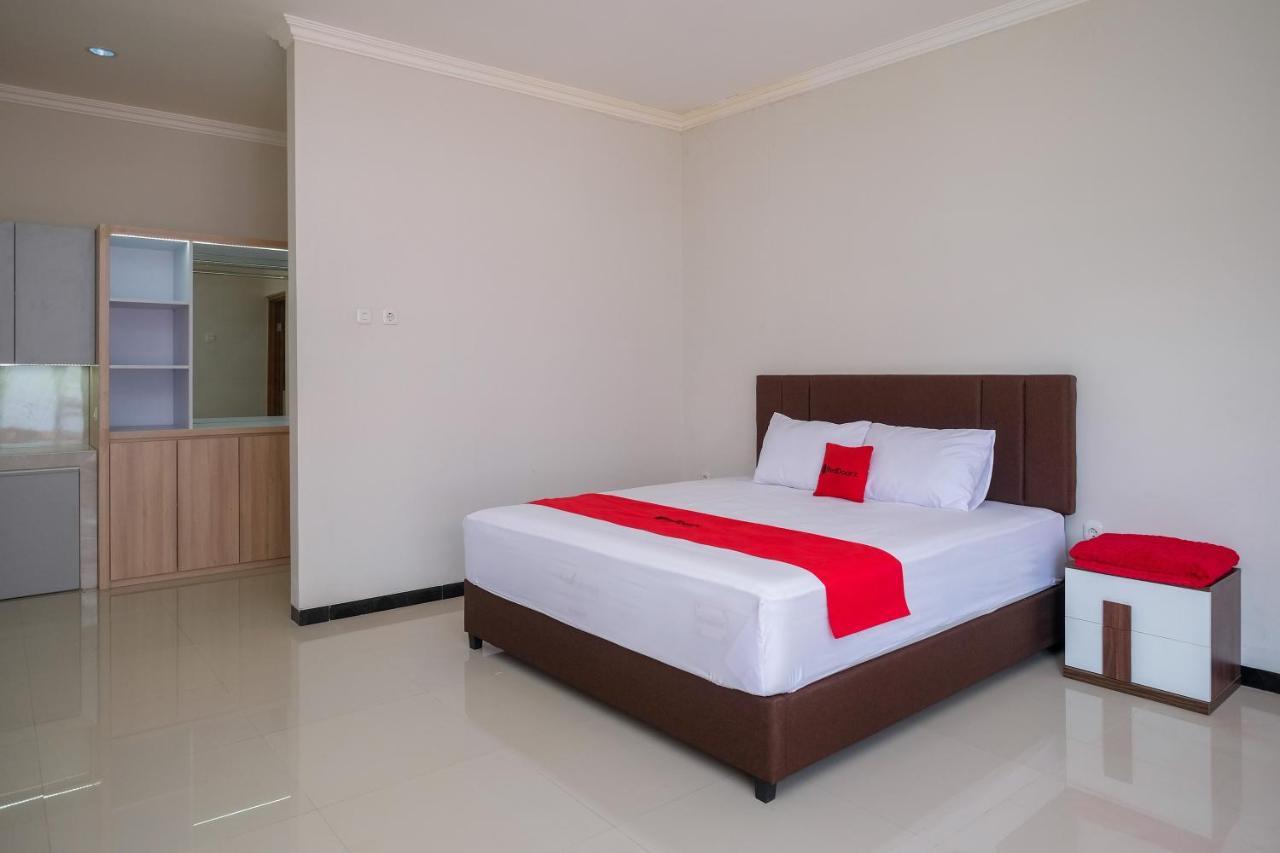 Reddoorz Syariah Near Solo Paragon Mall 2 Bonorejo Dış mekan fotoğraf